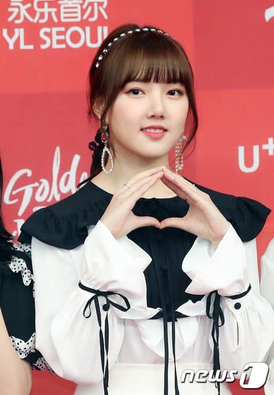 Yerin wore a simple yet feminine outfit. 
