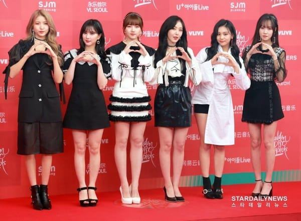 GFriend was gorgeous and appeared on the carpet. The girls created a funny circle when having pictures taken. 