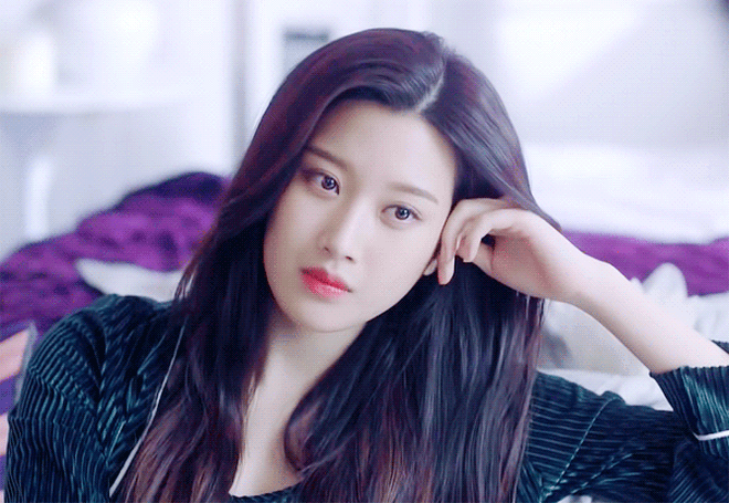 https://kbizoom.com/wp-content/uploads/2021/11/Moon-Ga-Young-The-Great-Seducer-161121-2.gif