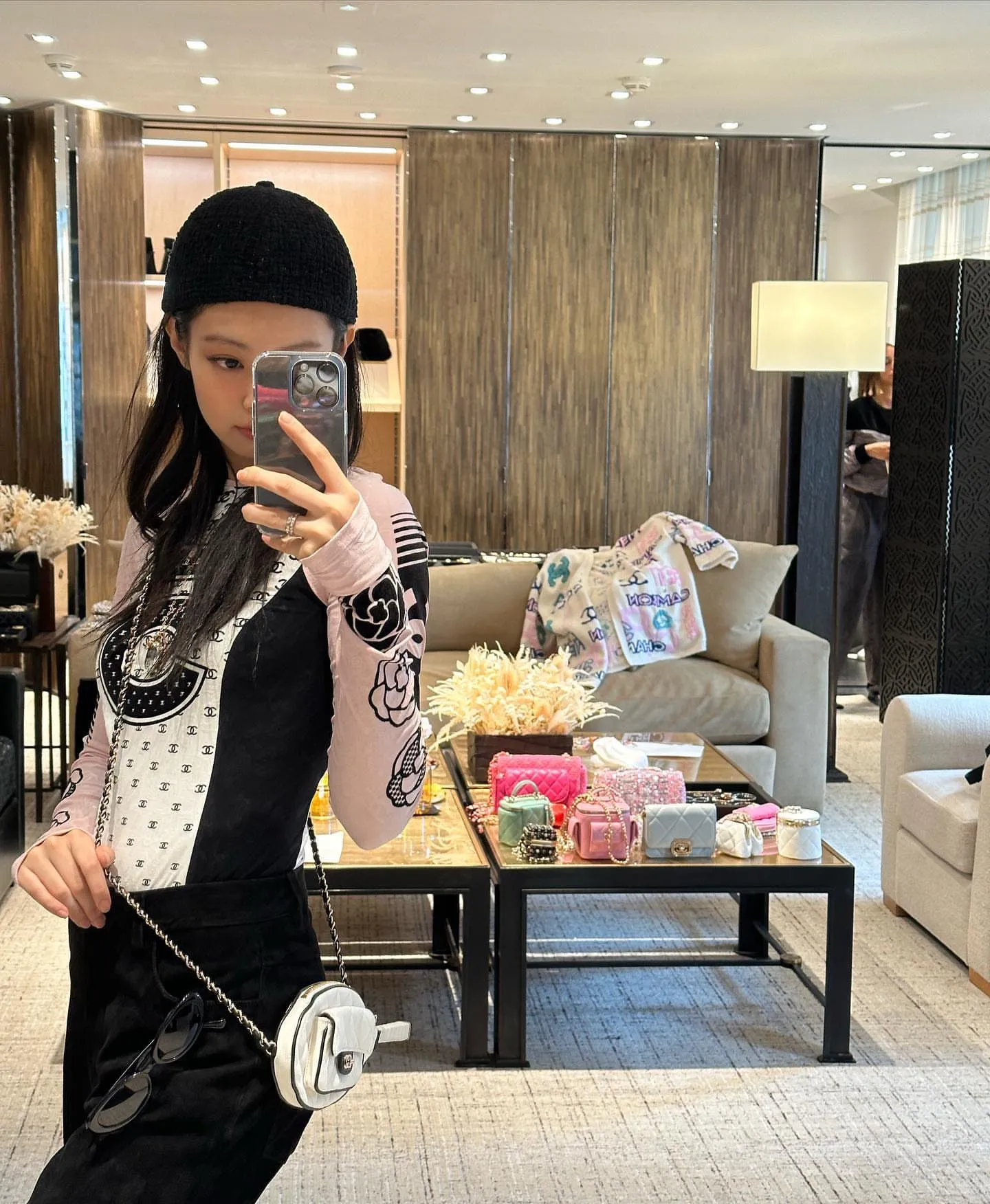 BLACKPINK Jennie Shows Off Whats Inside Her Chanel Purse  Billboard