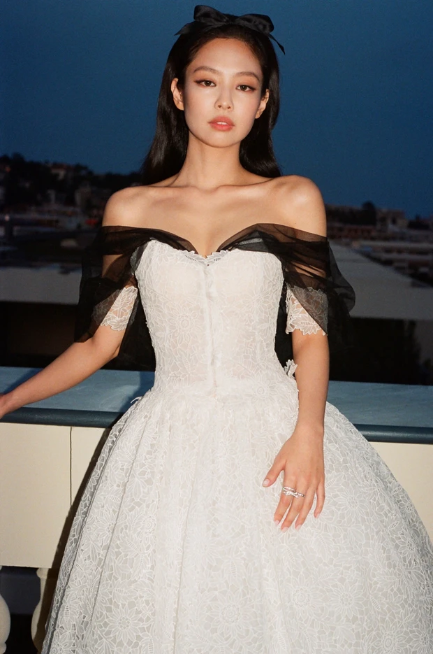 BLACKPINK Jennie's Cannes Dress: Price Unmeasurable, Accessories Alone ...